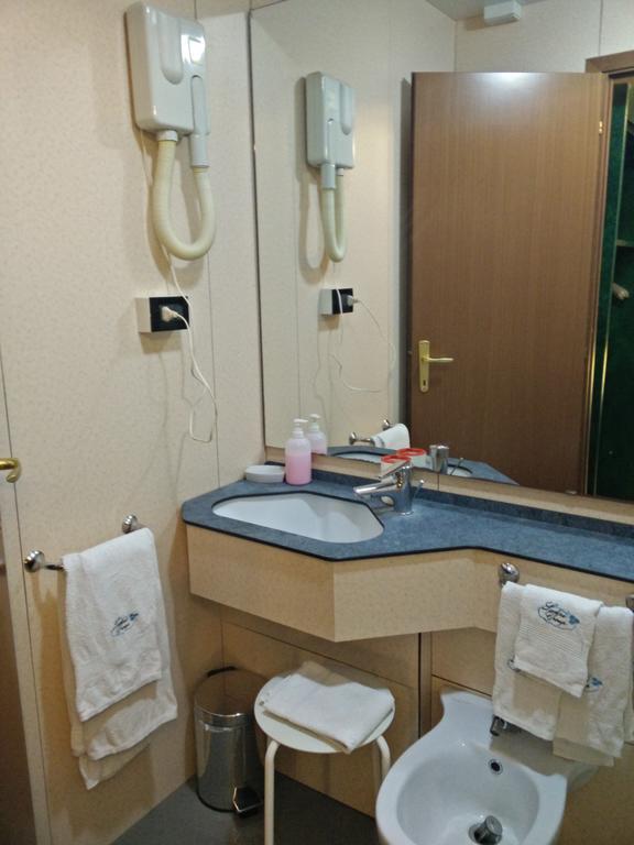 Hotel Suisse Genoa Ruang foto